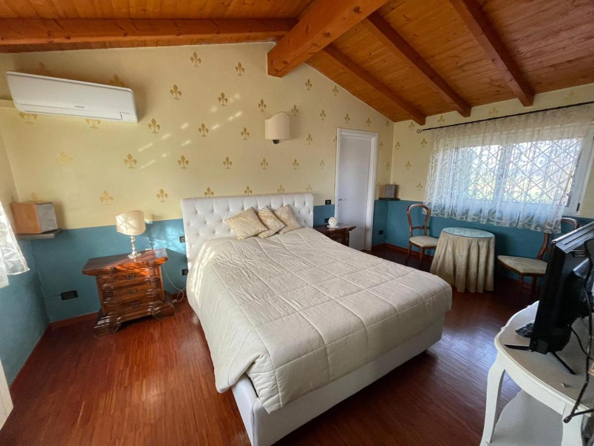 Lussuosa Villa Vicino Alla Stazione Caronno Pertusella Zewnętrze zdjęcie