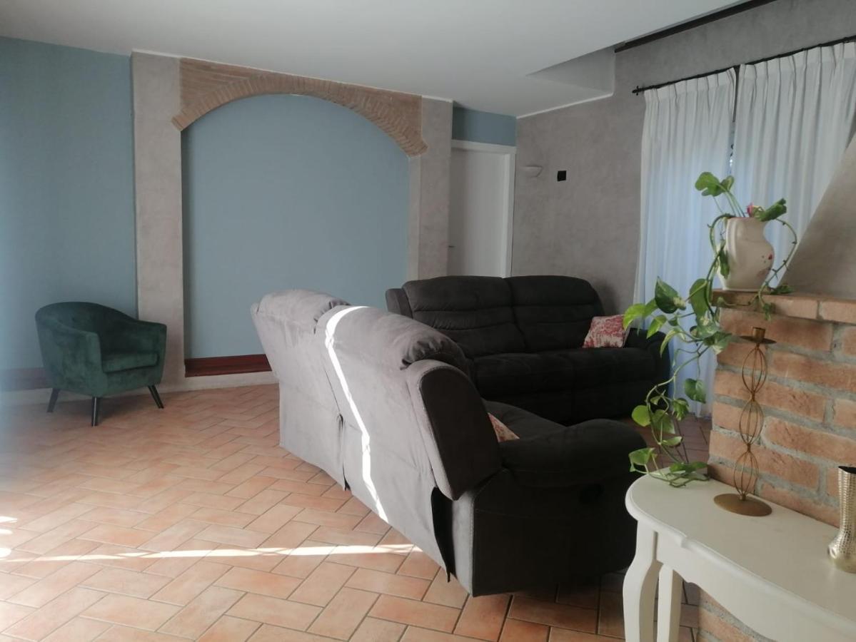 Lussuosa Villa Vicino Alla Stazione Caronno Pertusella Zewnętrze zdjęcie